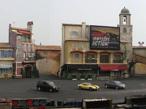 Cascadeurs Een film zonder stuntmannen is geen echte film. In de Walt Disney Studios kunnen ze dan ook niet zonder stuntmensen,...