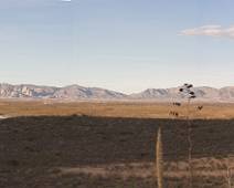 150_5091-97_E Weids uitzicht over de prairie rond Tombstone. De bergen in de verte zijn de eerste van vele. Vanaf nu is er vooral zand en steen en soms een beetje water.