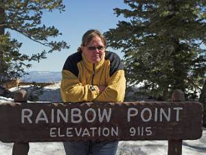 Rainbow Point Rainbow Point en Yovimpa Point zijn de hoogste punten in Bryce. Enkeldiep in de sneeuw heb je prachtige vergezichten...