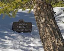 166_6686_E Bryce Canyon: de gevaarsbordjes zijn duidelijk te laag; gelukkig was de sneeuw al genoeg gesmolten!