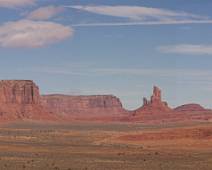 159_5910-16_E Monument Valley: Butte Panorama