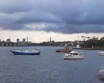 210_1055_E Donkere wolken over Sydney Harbour