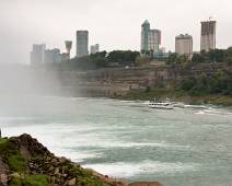 100_3715_F Ibiza aan de Falls, het Canadese Niagara speelt hard op de toeristenjoker