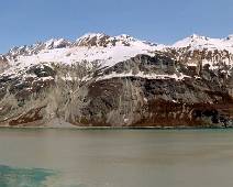 E01_4776-80 Het hoeft niet altijd ijs te zijn ... Bergketen tussen Tarr Inlet en Rendu gletsjer