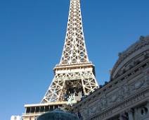 F01_1532 Paris. Ook de Eiffeltoren mag niet ontbreken.