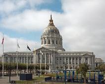 F00_8597 Het 51ste capitool van de Verenigde staten - het stadhuis van San Francisco. En het eerste dat zweeft in de lucht. Kwestie van de aardschokken te overleven.