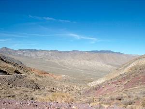 scotty In het noorden van Death Valley komen de toeristen niet verder dan Scotty's Castle of Ubehebe Crater. Wij deden er nog...