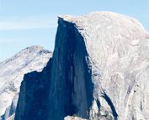 S00_0275 Half Dome, gladgeslepen door een gletsjer, gespleten door een aardverschuiving
