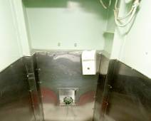 S00_2732 USS Growler - toilet, met inoxafwerking voor het snel reinigen