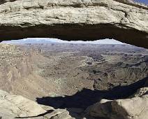 F01_4218-24 Mesa Arch van dichtbij