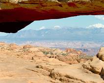 S00_3664 Mesa Arch overspant de La Sal bergketen