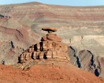 S00_3743 Mexican Hat rock - een unieke wegwijzer naar Monument Valley