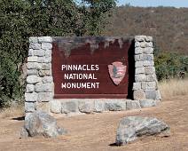 A00_6886 Na een lange oprijlaan ... Welkom in Pinnacles National Monument West