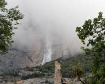 S00_8514 Lower Yosemite Falls - hier zijn de wolken nog niet verdwenen!
