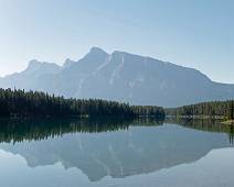 S01_5783 Banff NP: Two Jack Lake met op de achtergrond Mount Rundle