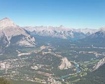 S01_5820 Banff NP: Zicht vanop Sulfur Mountain