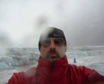 P1010744 Columbia Icefield: Alles goed ingepakt voor deze selfie. Het regende of sneeuwde niet, het ijzelfde op dat moment.