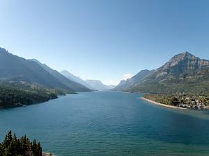 Waterton National Park Aan de Canadese kant van de grens vind je Waterton Lakes National Park, de pendant van Glacier National Park.