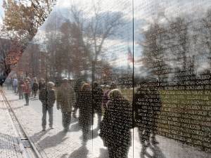 Vietnam Veterans Memorial Voor een verloren oorlog bouw je toch geen monument! Zo dachten de politici maar de veteranen dachten er anders over en...