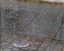 S01_8780 Vietnam Veterans Memorial - gecodeerde boodschappen of het spel van regen?