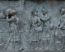 S01_8559 WO2 Monument - Atlantische Fries, Vrouwen in uniform