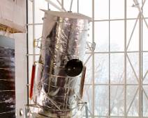 S01_8754 Space Race - Hubble Space Telescope SDT - De echte hangt in de ruimte, het prototype hangt aan het plafond van het Smithsonian, waar anders.