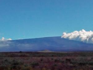 Mauna Kea Mauna Kea is de hoogste top op Big Island. Zonsondergangen zijn er heel spectaculair. En Groote Broer wou die niet...