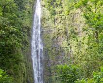 S02_2742 Waimoku Falls, Groote Broer rust even uit.