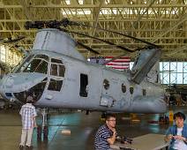 S02_1304 Boeing Vertol CH-46 Sea Knight - Vertol heeft een voorliefde voor dubbele rotos ipv een klassieke staart