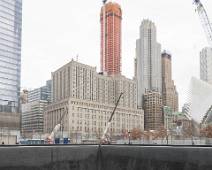 T00_0021 Memorial Park - WTC 2 in aanbouw naast het nieuw station. Je ziet enkel nog maar de kranen trouwens.