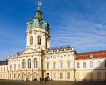 S03_0813 Schloss Charlottenburg - Hoofdingang. Het enige plekje waar geen kerstmarkt stond.