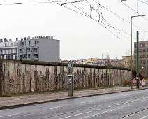S03_0798 Bernauer Strasse - Het enige stukje volledig bewaarde muur, inclusief wachttoren en achtermuur.