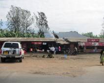 IMG_0490 Straattaferelen uit Arusha - en iedereen verkoopt gsm (Vodacom)