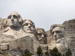 Mount Rushmore NM Dit moest het een groots eerbetoon worden aan de Amerikaanse grondwet en de groei van de VS als een natie. De crisis van...