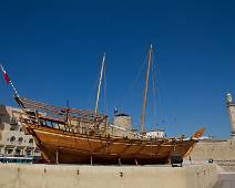 B00_9616 Dubai - Al Fahidi Fort huist een replica van een typische boot