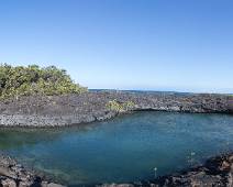 W00_2151-Pano Punto Moreno. Dit is geen regenwaterput maar een holte gevult met zeewater dat door het poreuze lava stroomt.