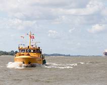 T00_2672 Blankenese aan de Zeeelbe - net als op de Schelde heb je hier ook openbaar vervoer op het water.