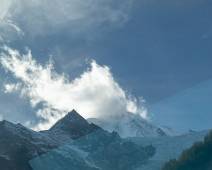W00_3986 Brig Visp Zermatt bahn - eindelijk een zicht op de Matterhorn, het wandeldoel voor de volgende dagen.