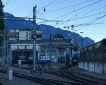 I7P_1876 De ochtendstond heeft goud in de mond. Maar vandaag is het toch maar een grijze bedoening bij het depot van de Montreux Oberland Bernois in Montreux.