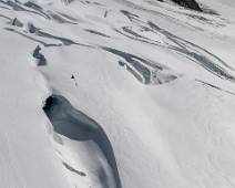 W00_4311 Jungfraujoch - waarom je hard moet opletten als je over een gletsjer wandelt.