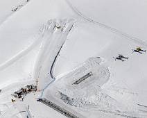 W00_4347 Jungfraujoch - voor wie geld teveel heeft, helikopters om in maagdelijke sneeuw te skiën.