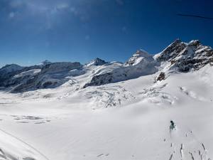 Etappe 6 : Interlaken - Kleine Scheidegg - Jungfraujoch - Interlaken Interlaken ligt ... tussen twee bergmeren in. Het is ook een echt spoorwegknooppunt met verschillende smalspoorlijnen,...