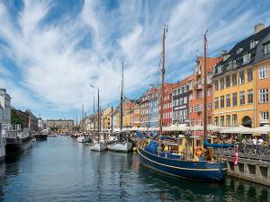 Kopenhagen Een laatste Scandinavisch land. Je wordt verwelkomd door een mooie zeemeermin - en honderden toeristen van over de hele...