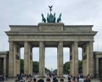 IMG_5645 De Brandenburger Tor (Brandenburgse Poort) is de belangrijkste poort van Berlijn. Heden ten dage is de poort het symbool van de Duitse eenheid.