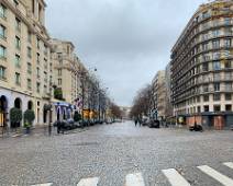 IMG_3306 Stille Zaterdag in Parijs ... verderop ligt de Arc de Triomphe en wordt er gevochten tussen politie en gele hesjes