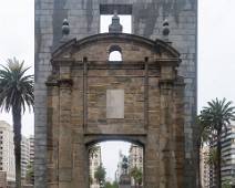 T02_4182 Plaza Independencia - Porta de la Ciudadela - het enige overblijfsel van het Spaanse garnizoen