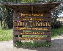 T02_3618 Parque Nacional Tierra del Fuego - De traditionele foto van de parkpoort.