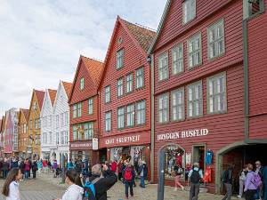 Bergen Bergen is een overbekende stad in Noorwegen. Met name door de typische kleurrijke houten huisjes van het middeleeuwse...