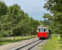 IX2_7863 Sinds 1905 loopt er een trammetje van Han-sur-Lesse naar de Grotten van Han. Sinds 1934 rijden er diesel-trammetjes.