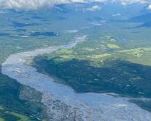 E4349A09-D722-43CA-B549-74AF441C9C15 De Knik River loopt met smeltwater van de Knik gletsjer tot aan de Knik Arm van de baai van Anchorage. Wie zei dat geografie moeilijk is?